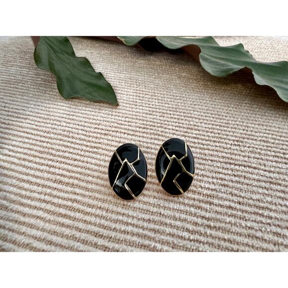 Vintage Mod Black & Gold Geometric Earrings, Clip-on Costume Earrings - Picture 3 of 7